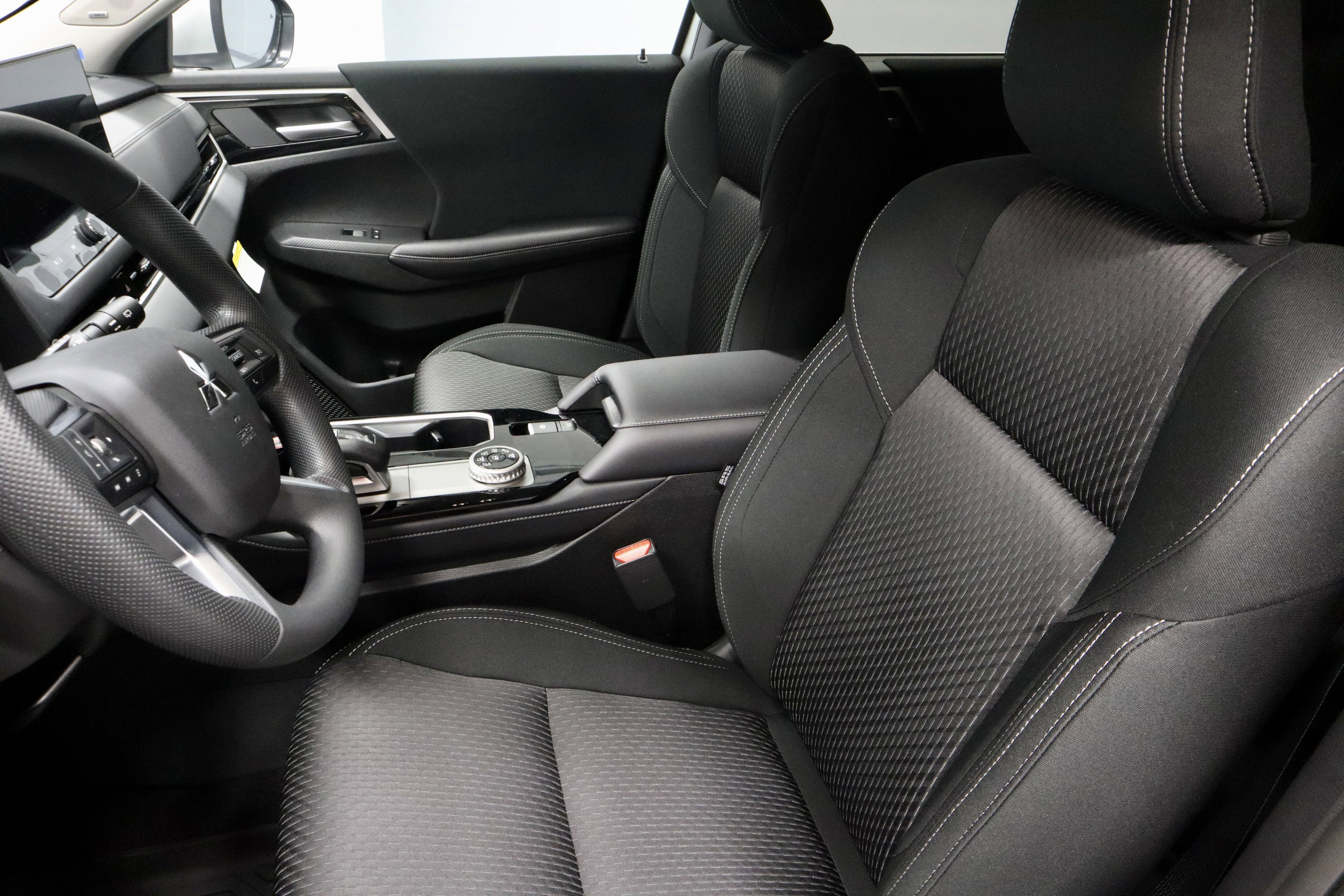 New 2026 Mitsubishi Outlander ES image 18