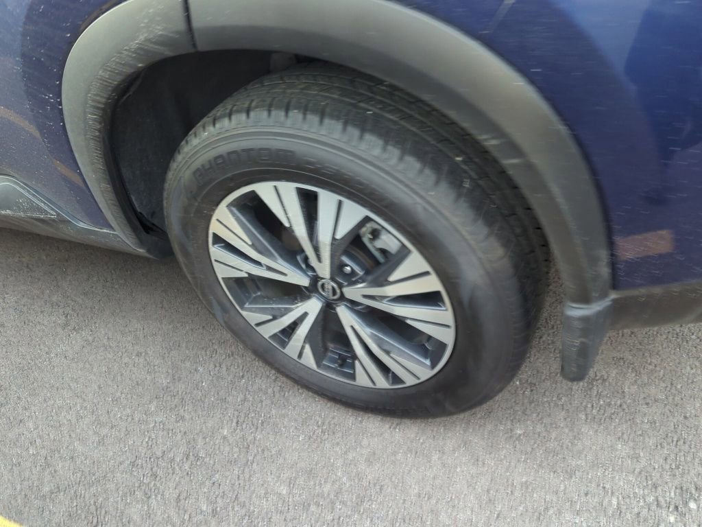 Used 2021 Nissan Rogue SV image 5