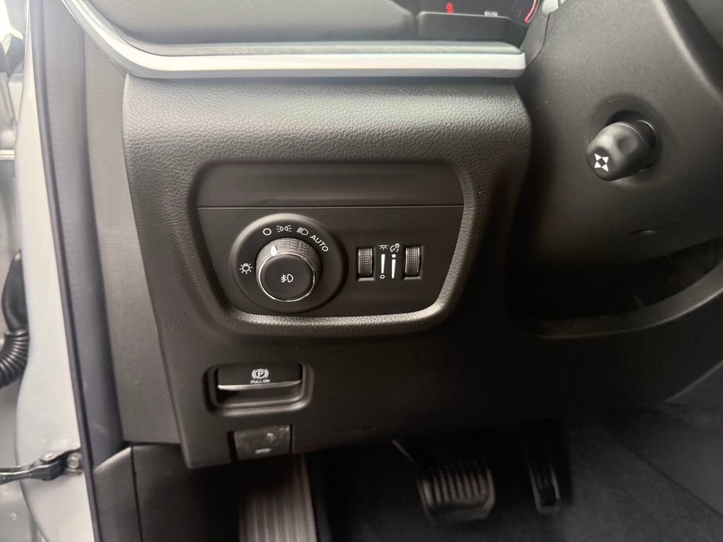 New 2026 Jeep Grand Cherokee L Limited AWD/4WD image 17