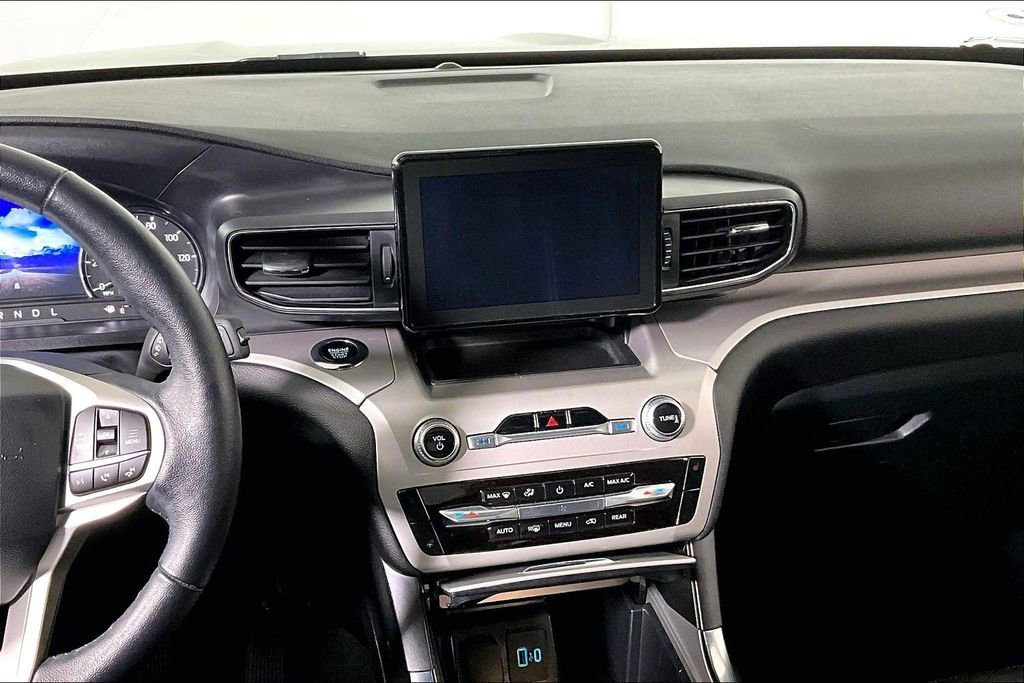 Used 2023 Ford Explorer XLT w/ Equipment Group 202A image 6