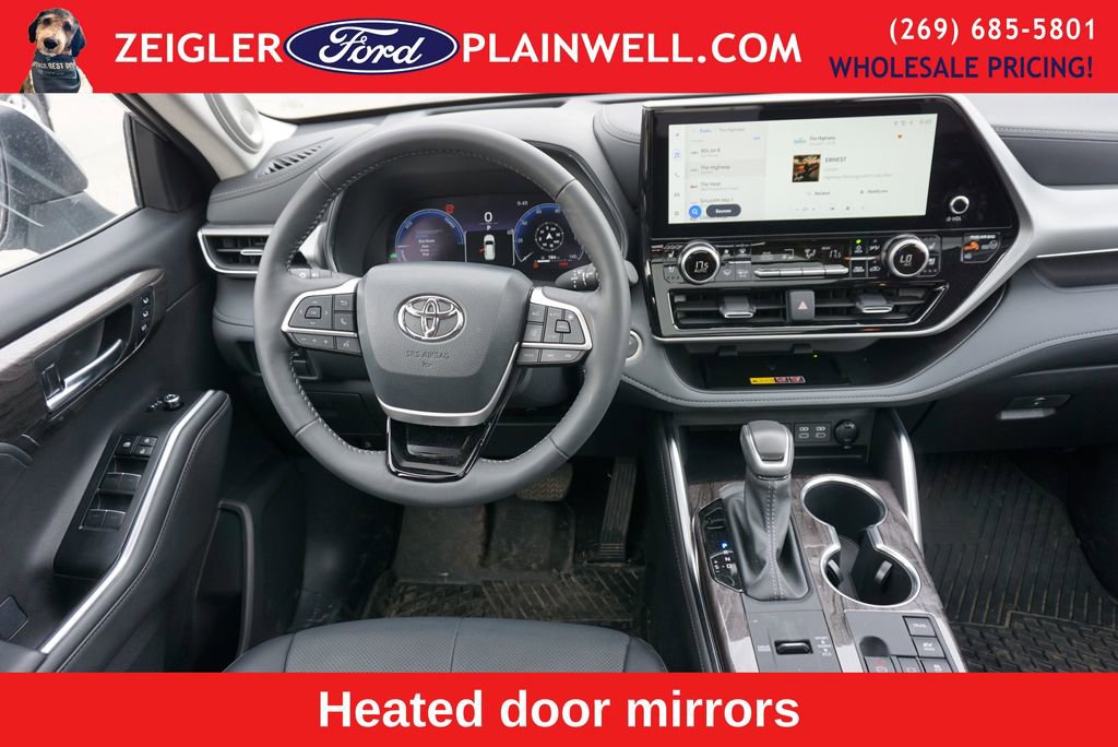 Used 2025 Toyota Highlander Platinum image 16