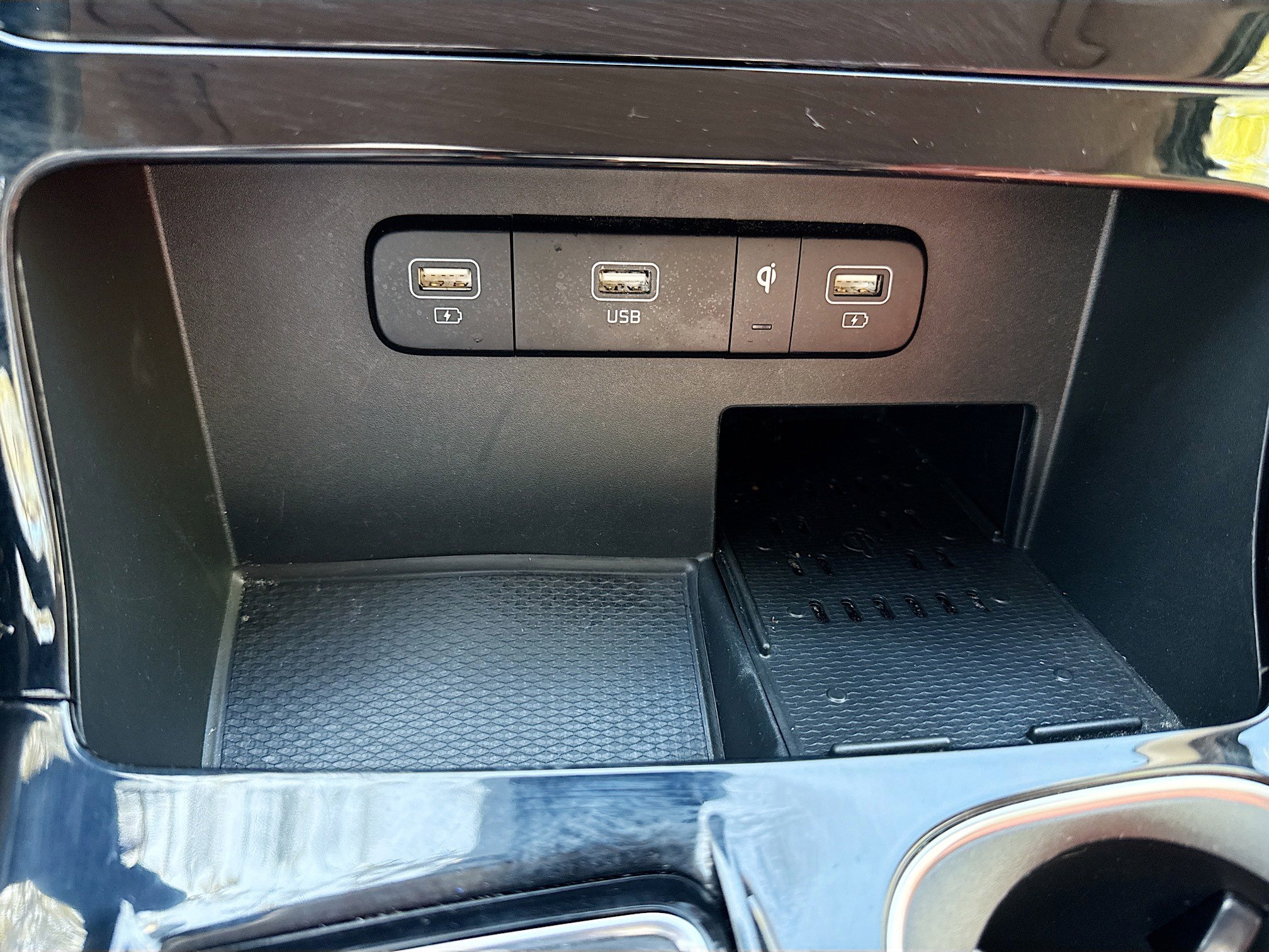 Used 2022 Kia Carnival SX FWD image 32