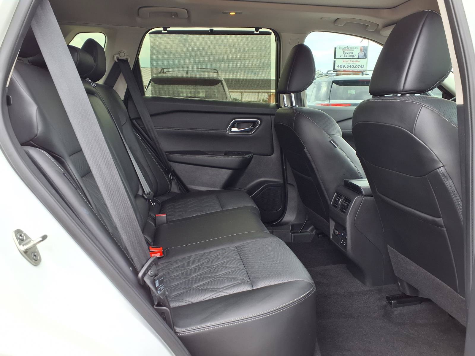 Used 2024 Nissan Rogue Platinum w/ Platinum Premium Package FWD image 15