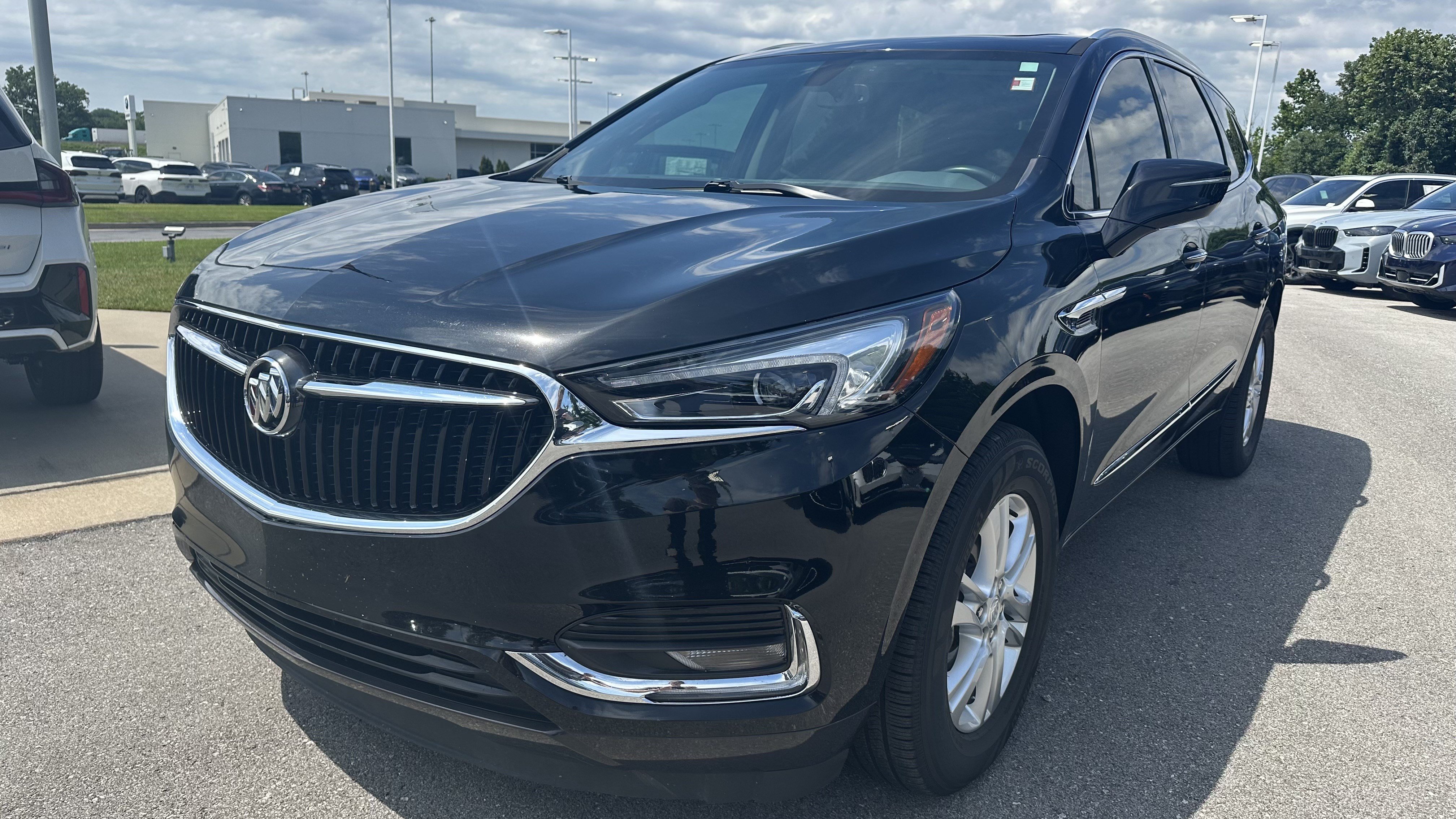 Used 2021 Buick Enclave Essence w/ Sound and Sites Package FWD image 5