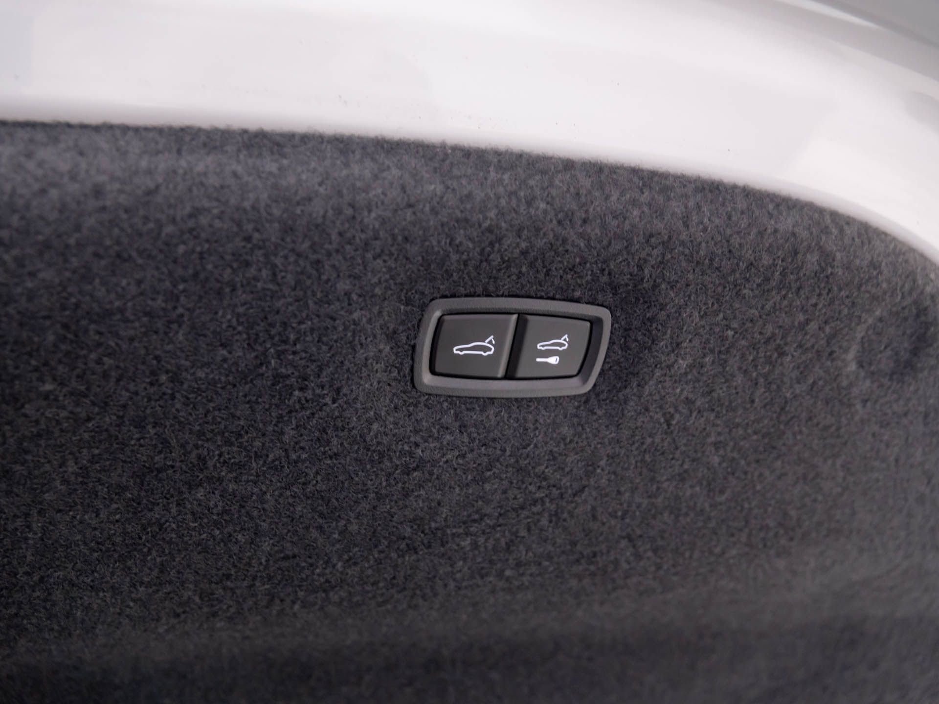 Certified 2025 Porsche Taycan Turbo GT image 37