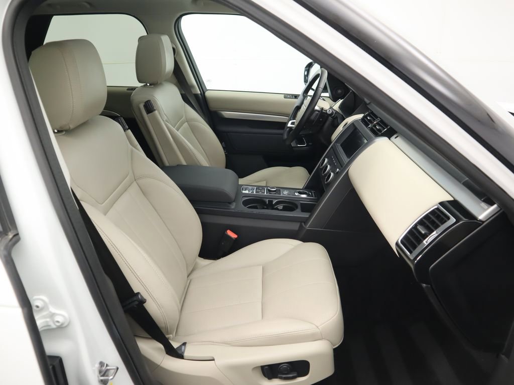 Used 2020 Land Rover Discovery Landmark image 20