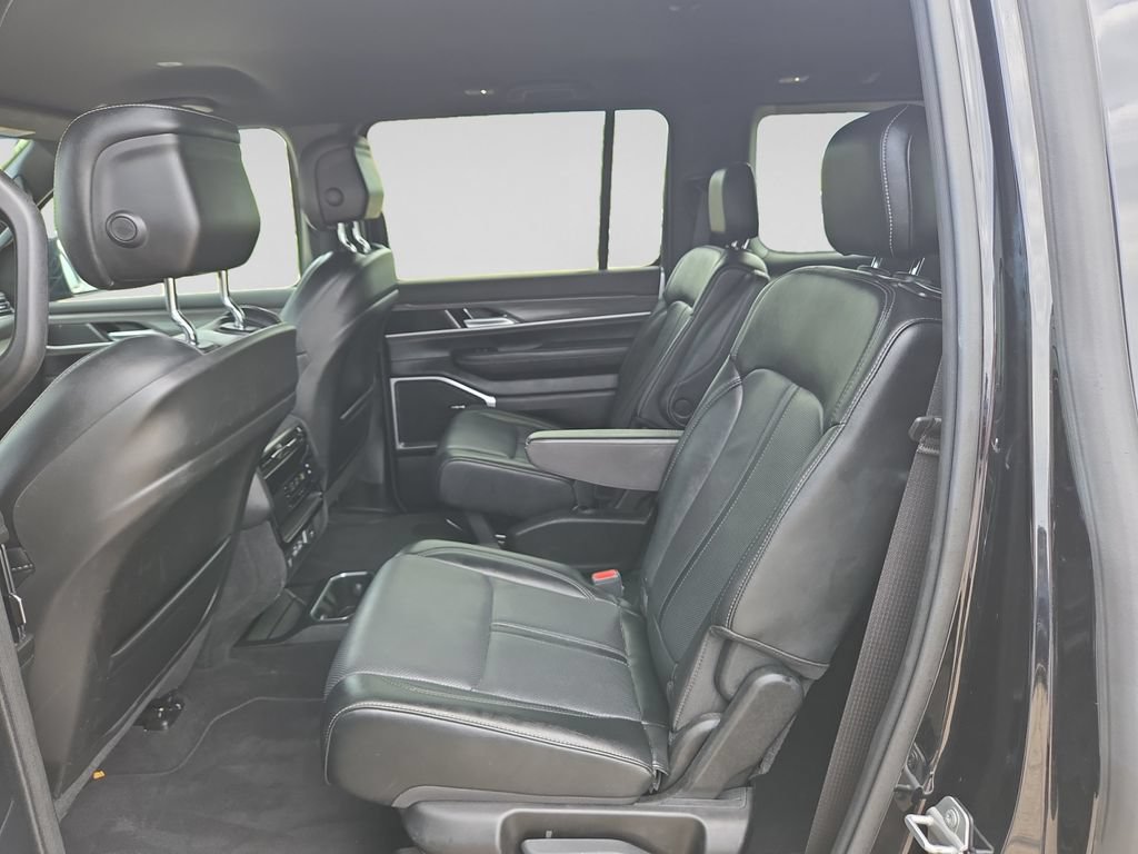 Used 2024 Jeep Wagoneer Series II AWD/4WD image 38