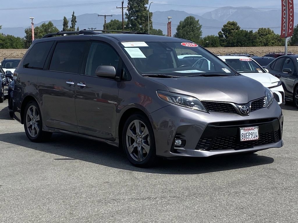 Certified 2019 Toyota Sienna SE FWD image 45
