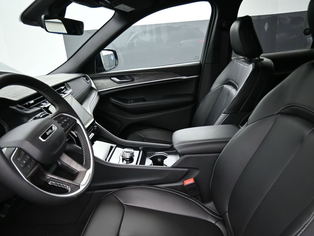 New 2025 Jeep Grand Cherokee Limited image 13
