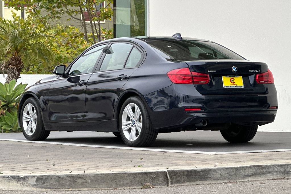 Used 2016 BMW 328d xDrive Sedan AWD/4WD image 5