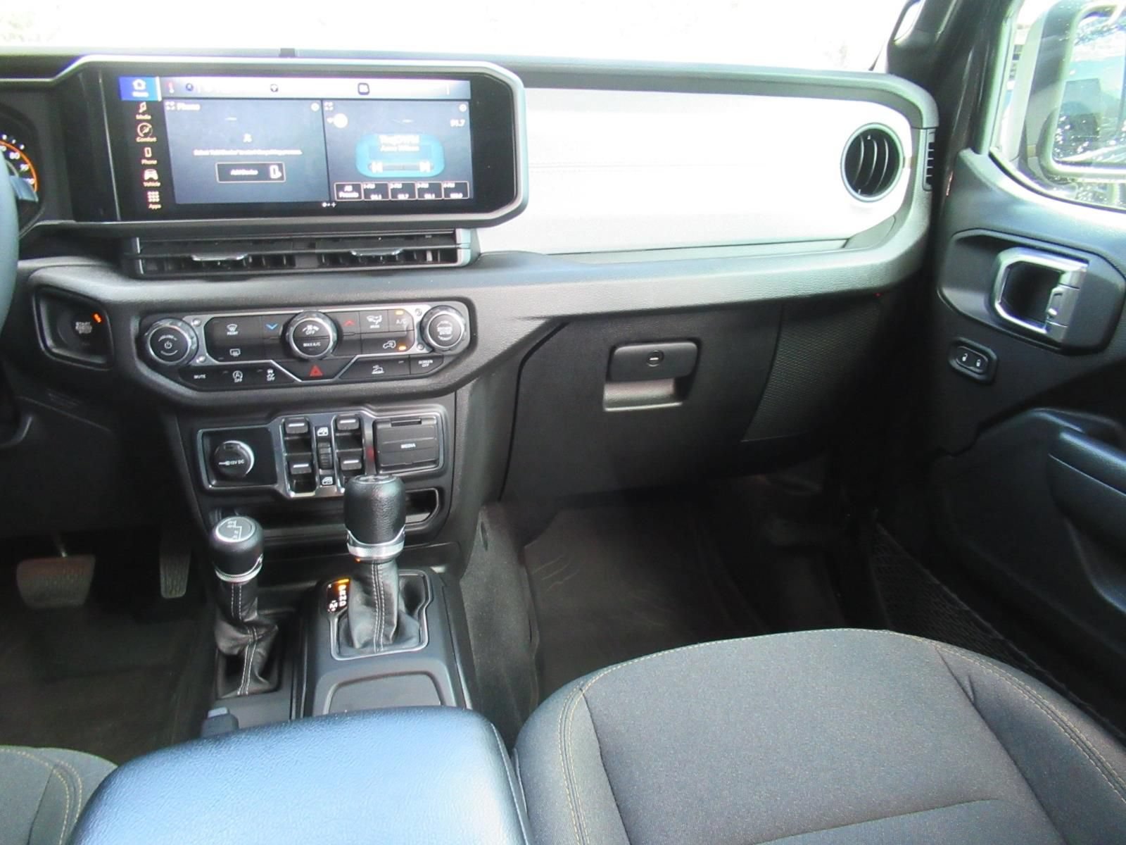 Used 2024 Jeep Wrangler Unlimited Sport AWD/4WD image 14