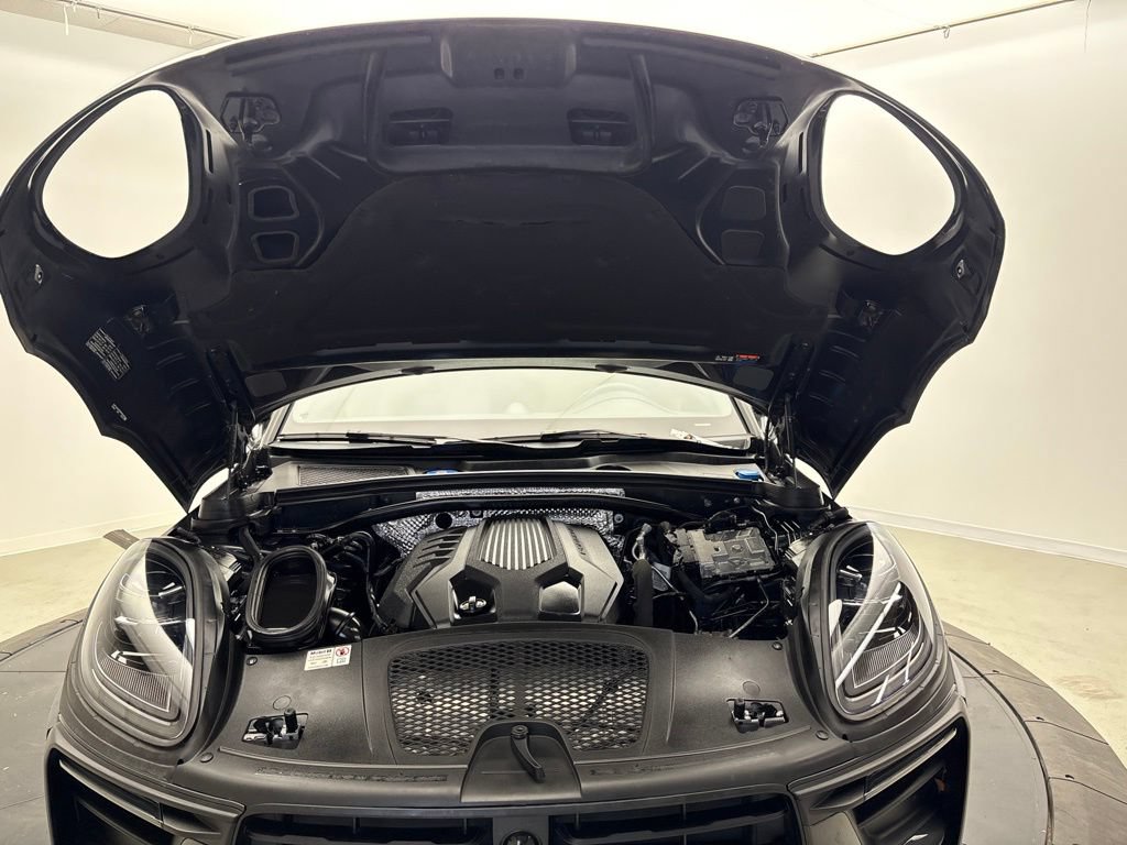 Certified 2024 Porsche Macan AWD/4WD image 13