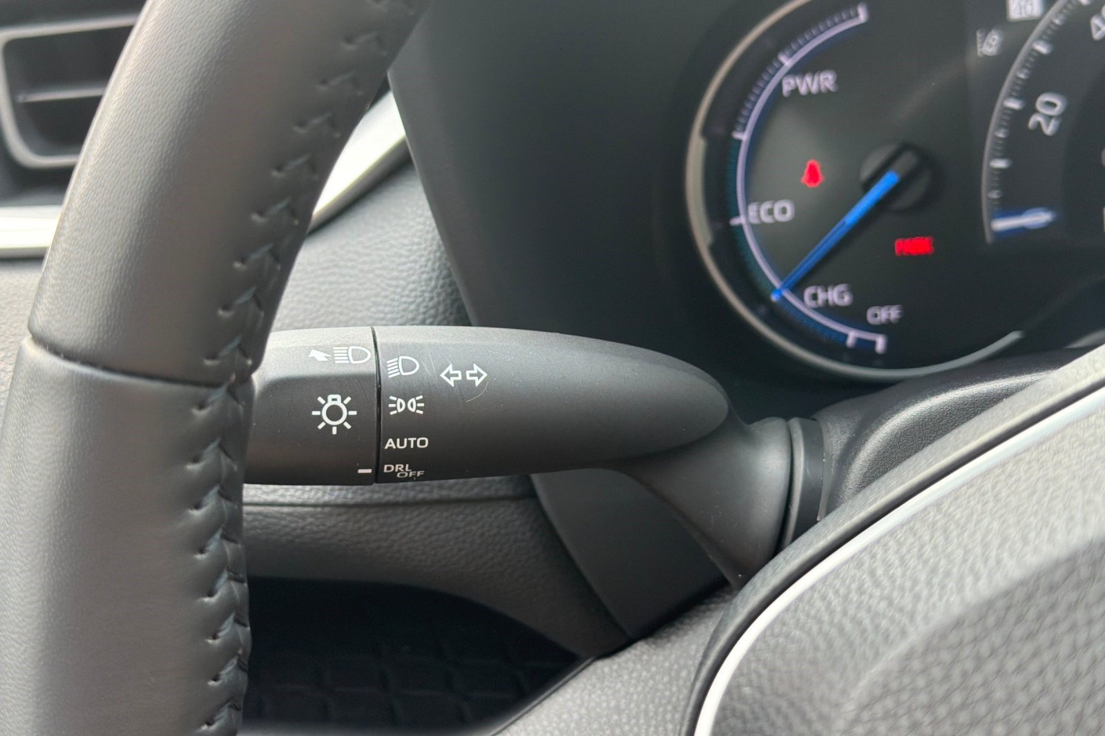 Used 2023 Toyota RAV4 SE w/ Convenience Package AWD/4WD image 32
