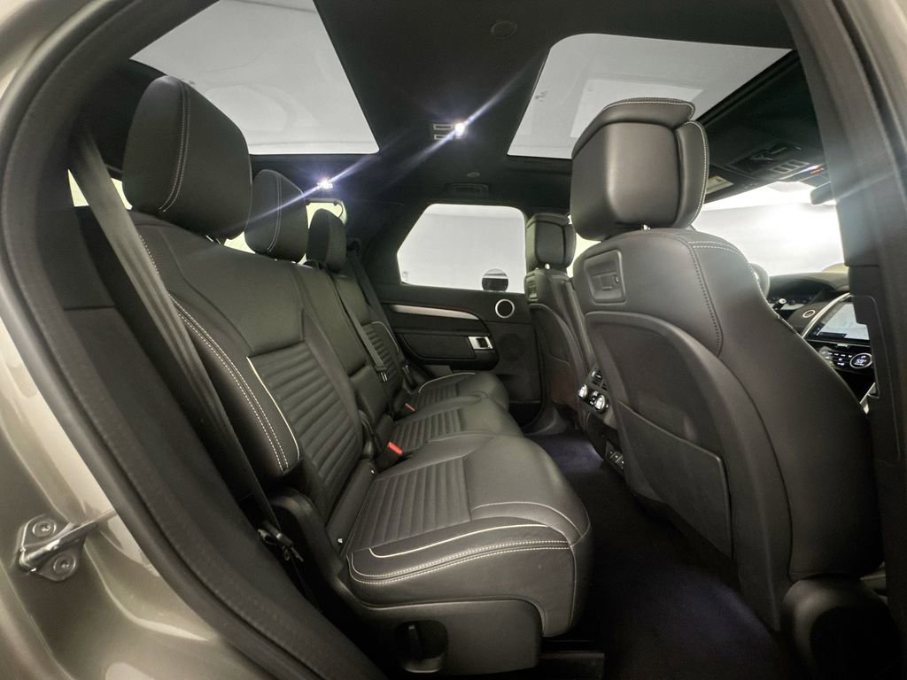 Certified 2024 Land Rover Discovery Dynamic SE image 27