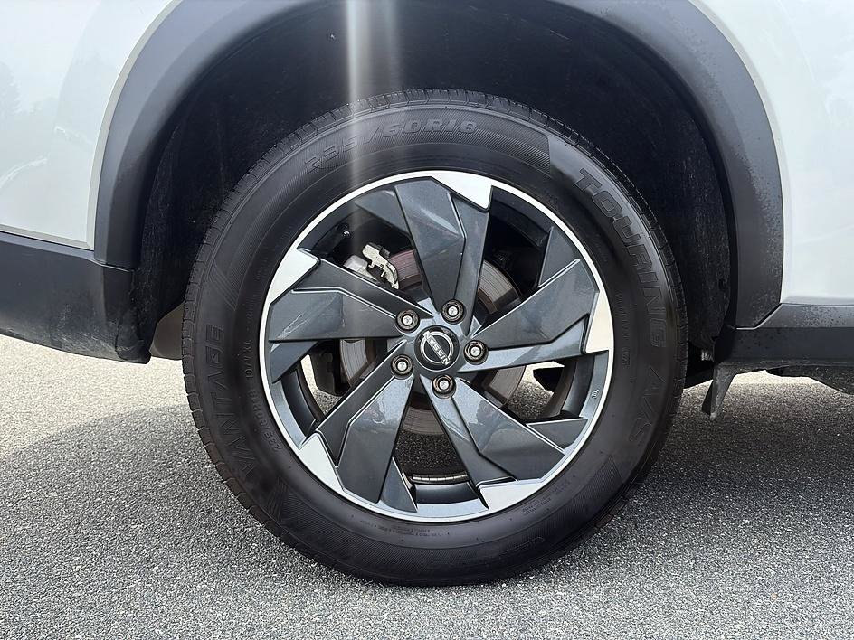 Certified 2025 Nissan Rogue SV AWD/4WD image 11