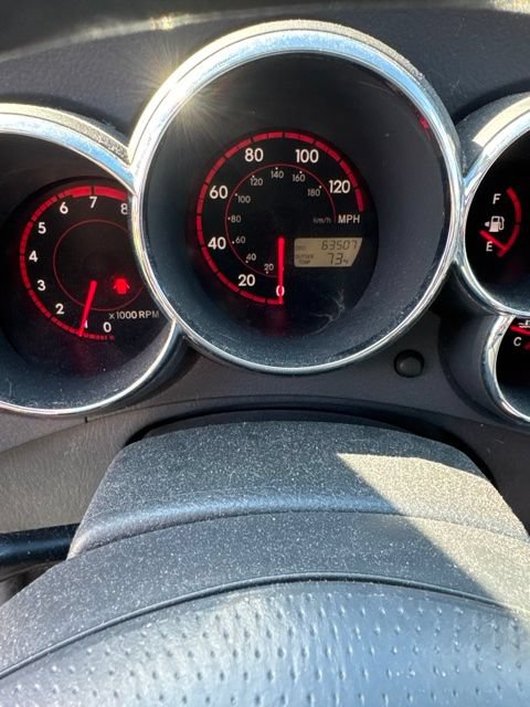 Used 2004 Pontiac Vibe w/ Power Group Value Package FWD image 12