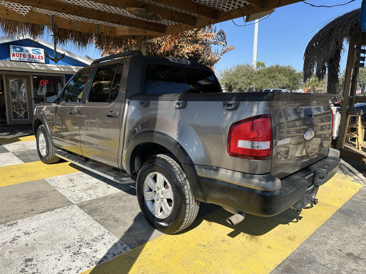 Used 2007 Ford Explorer Sport Trac XLT image 7