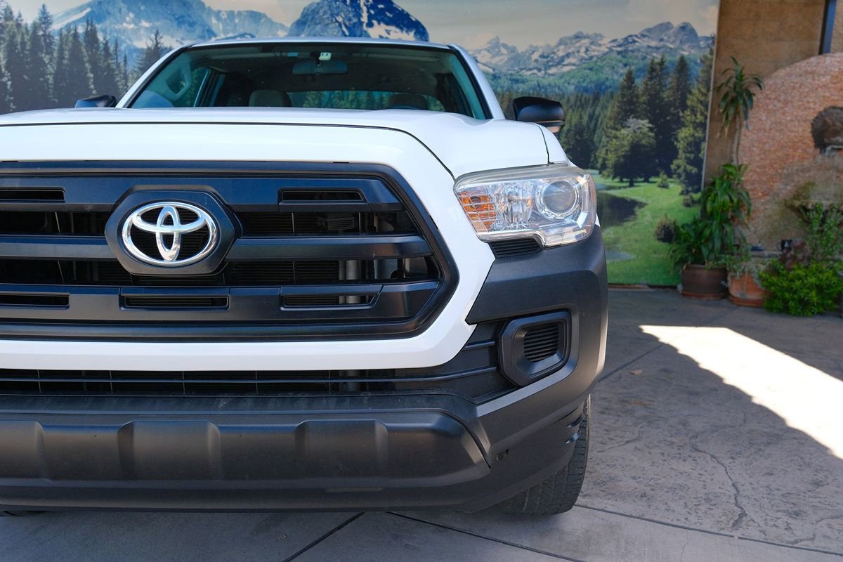 Used 2017 Toyota Tacoma SR RWD image 38
