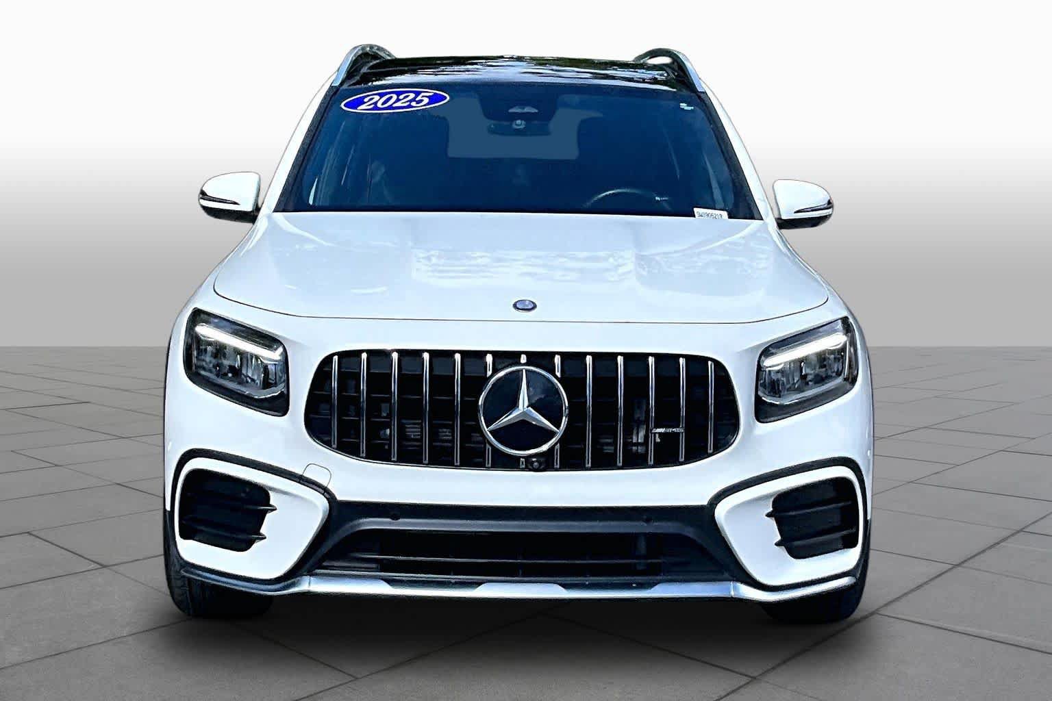 Used 2025 Mercedes-Benz GLB 35 AMG 4MATIC image 4