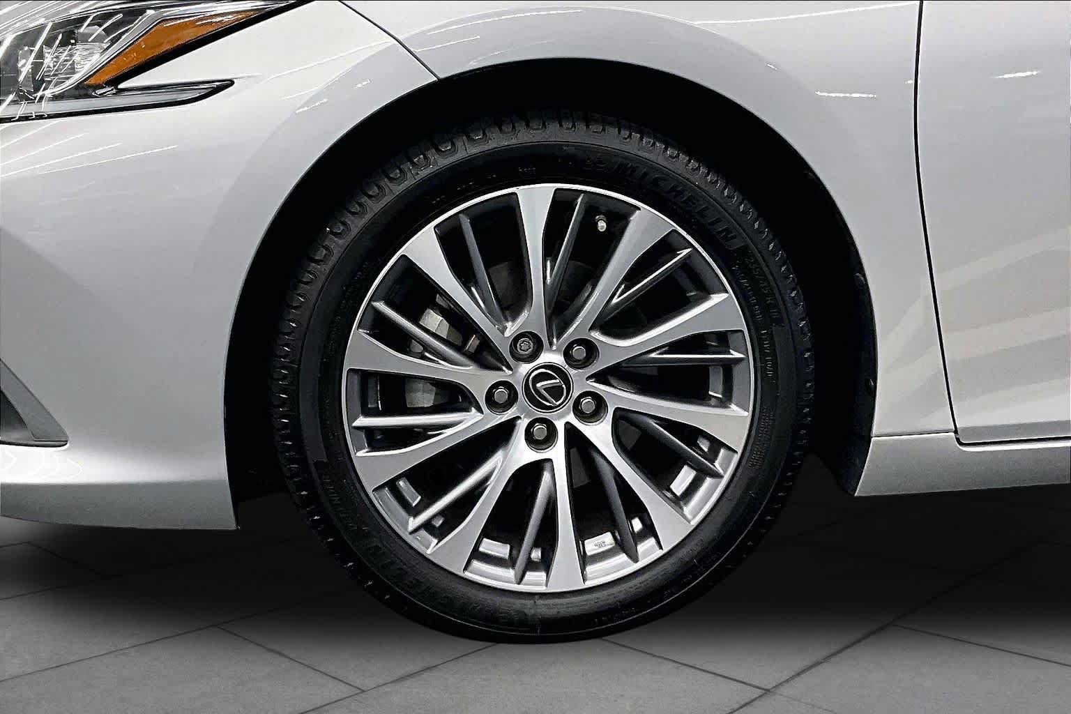 Used 2019 Lexus ES 350 w/ Premium Package FWD image 10