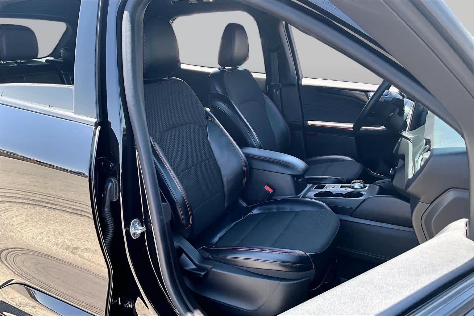 Used 2023 Ford Escape ST-Line w/ Tech Pack #1 FWD image 9