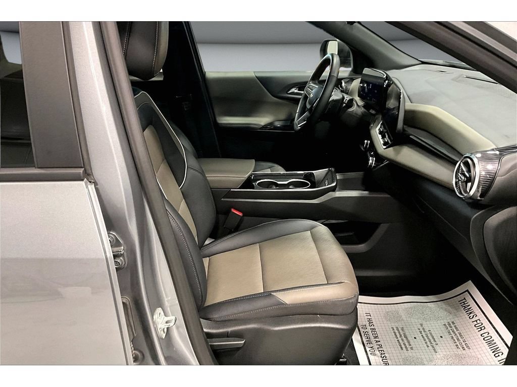 Used 2025 Chevrolet Equinox LT w/ Convenience Package II AWD/4WD image 9