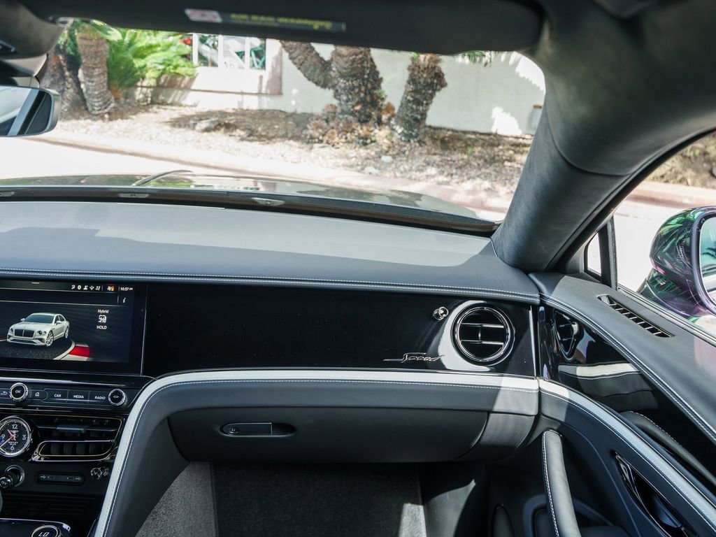 Used 2025 Bentley Flying Spur Plug-In Hybrid AWD/4WD image 16