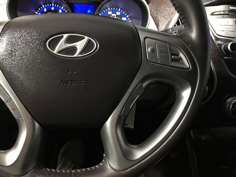 Used 2011 Hyundai Tucson GLS image 25