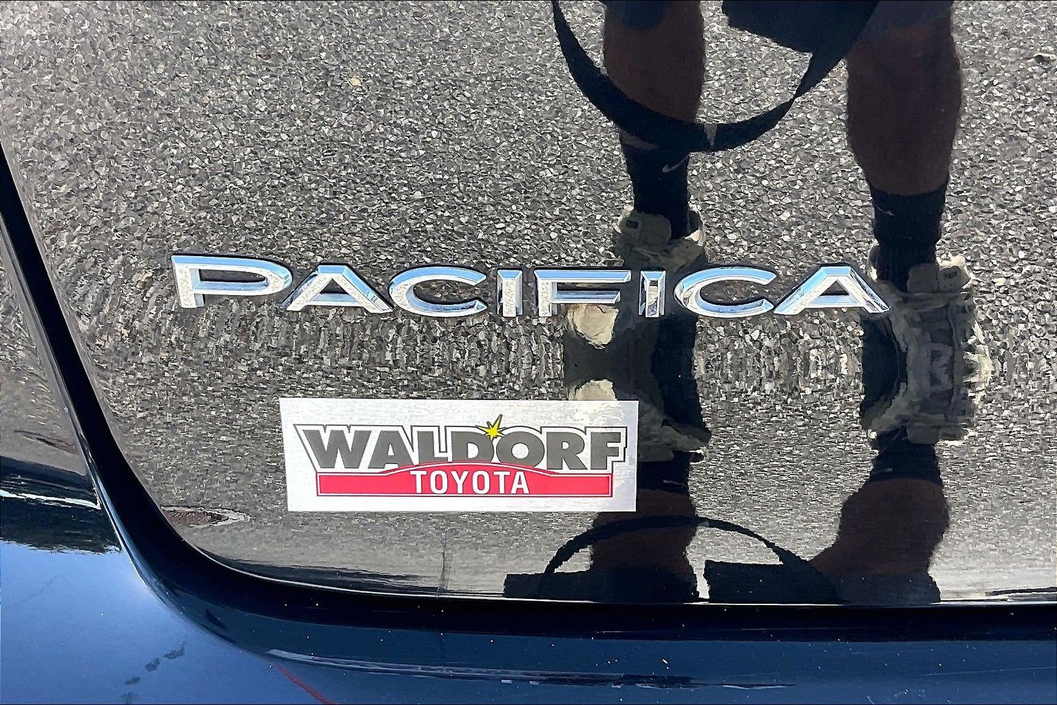 Used 2024 Chrysler Pacifica Touring-L FWD image 10