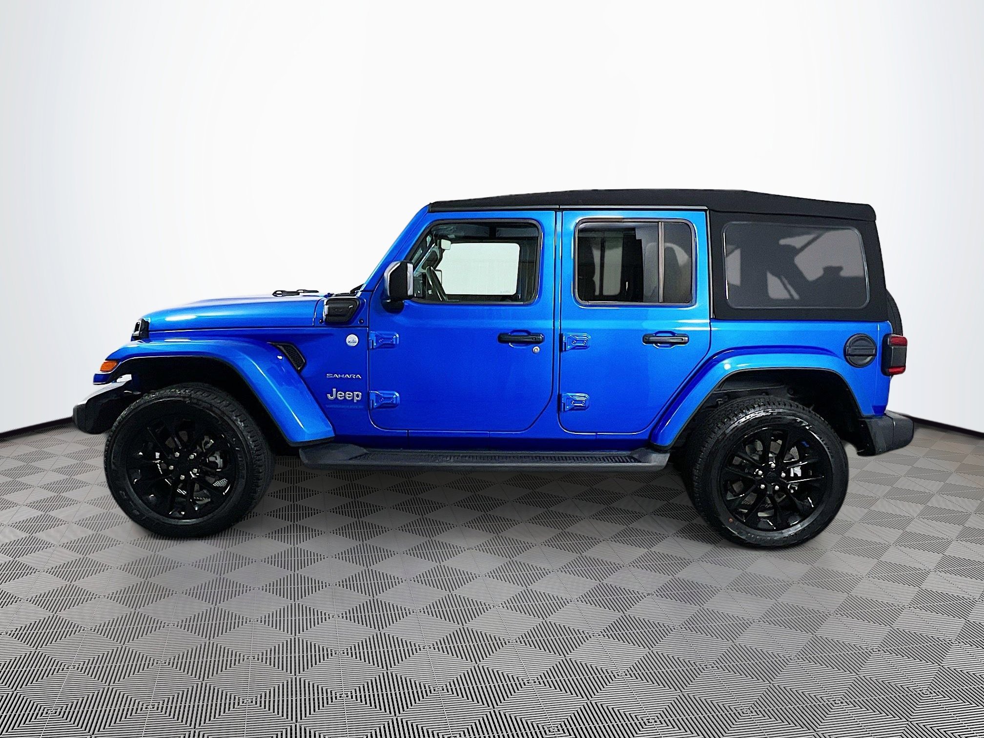 Used 2023 Jeep Wrangler Sahara w/ Cold Weather Group image 28