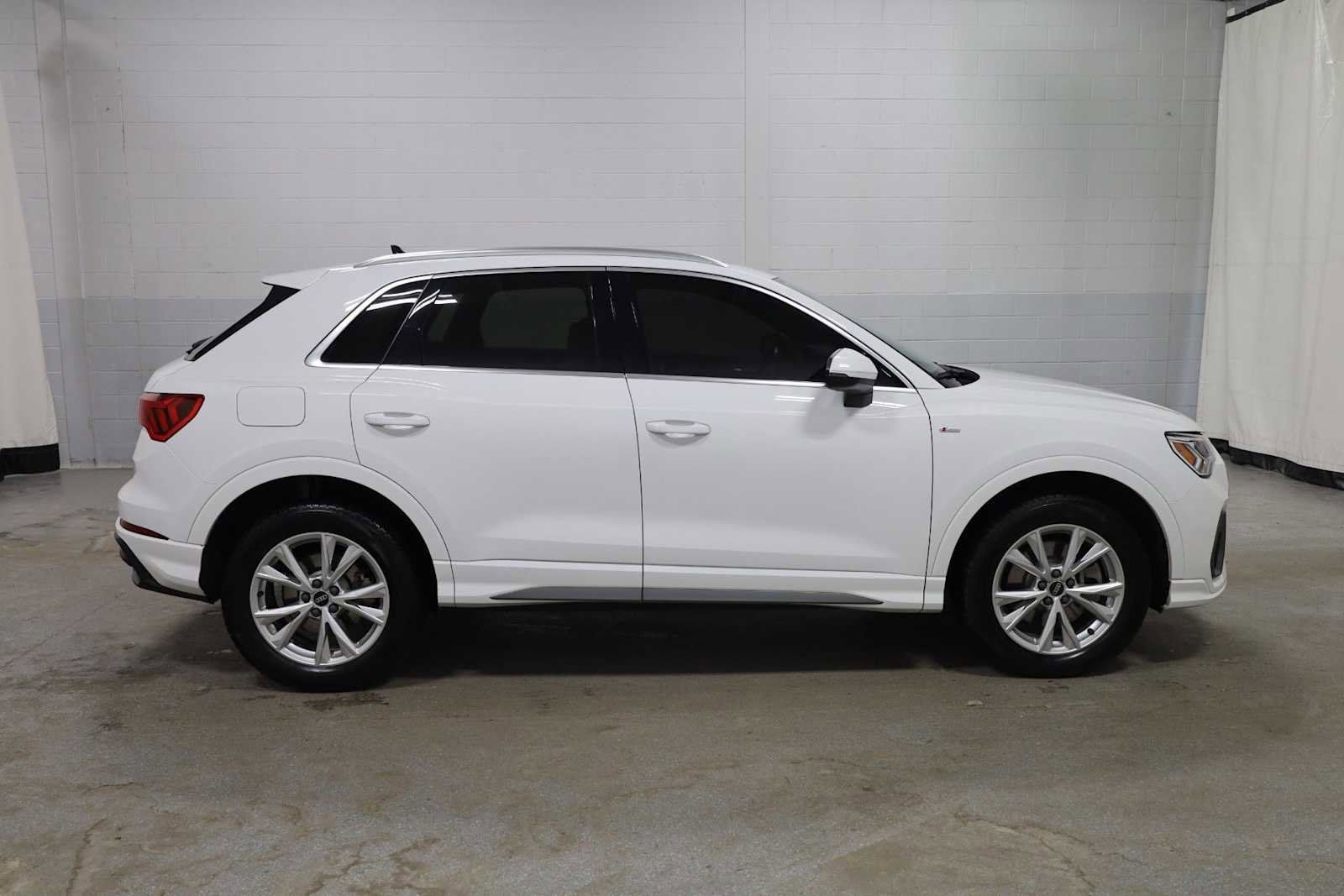Used 2023 Audi Q3 2.0T Premium w/ Convenience Package image 10