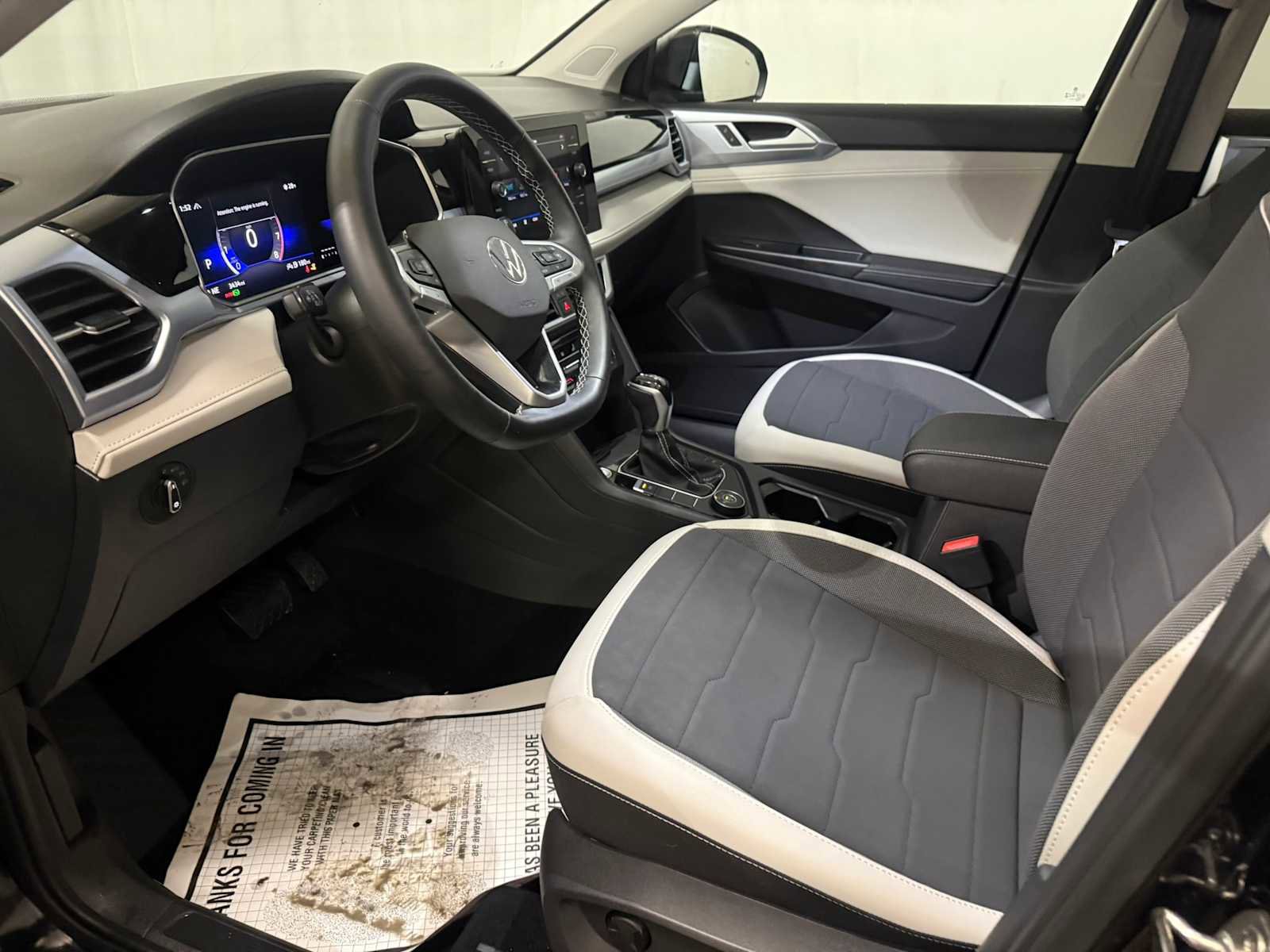 Certified 2025 Volkswagen Taos SE w/ Panoramic Sunroof Package image 18