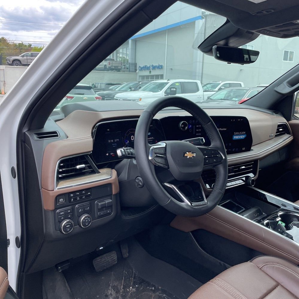 Used 2025 Chevrolet Suburban High Country AWD/4WD image 21