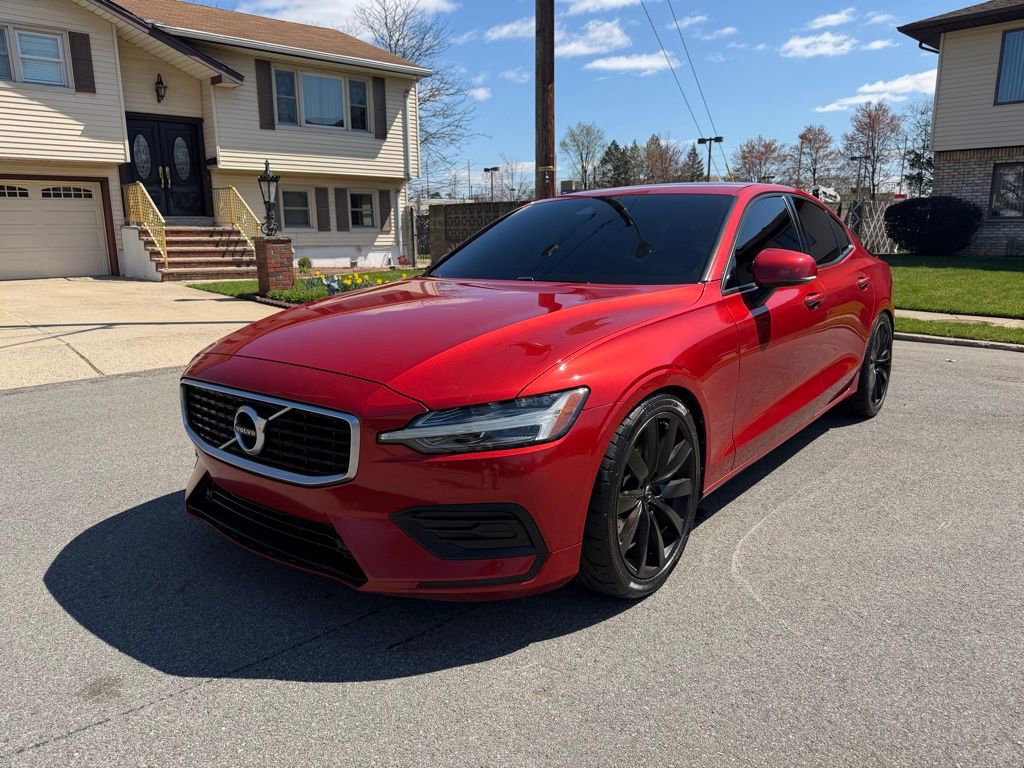 Used 2019 Volvo S60 T6 Momentum w/ Premium Package image 3