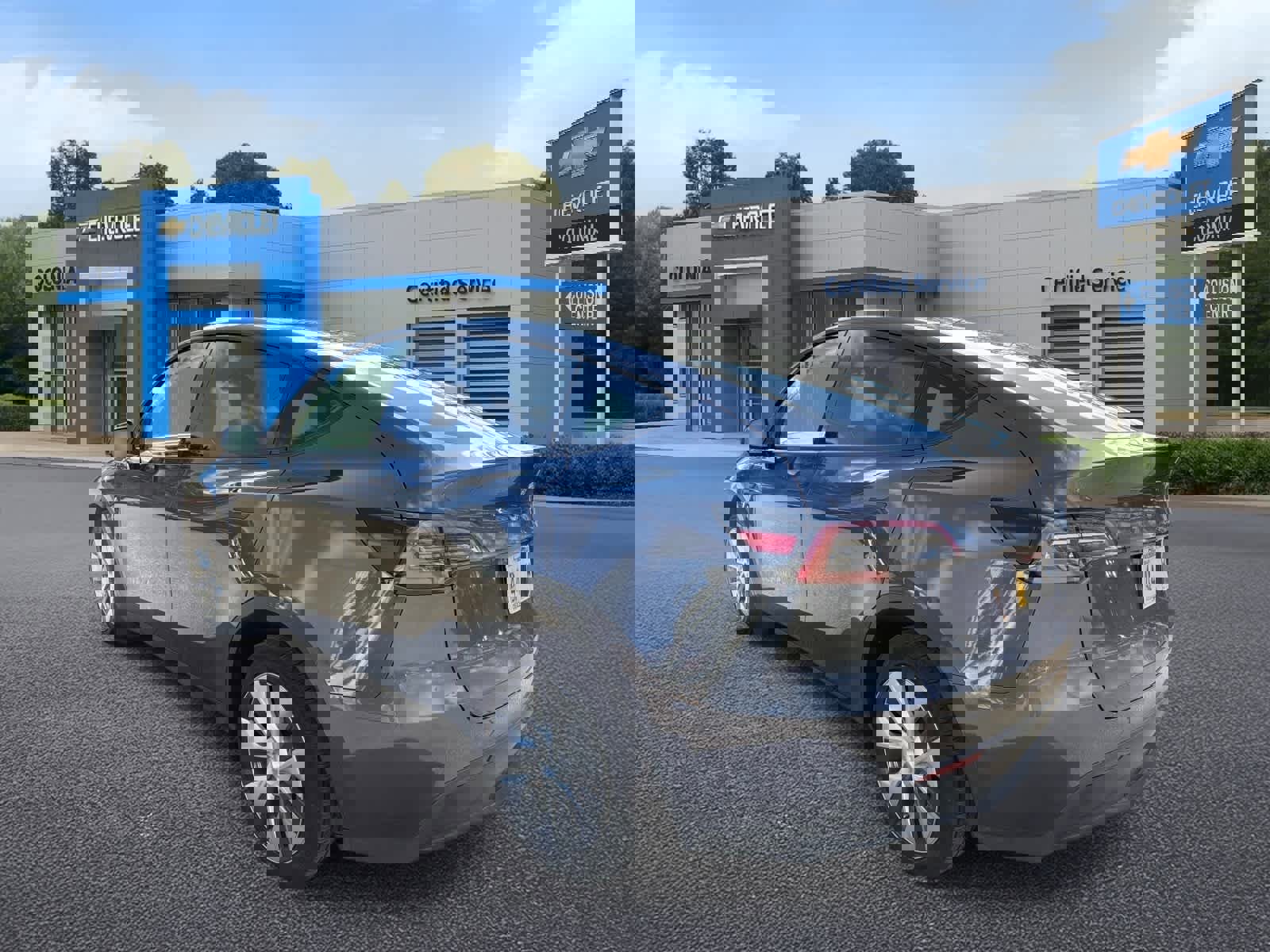 Used 2023 Tesla Model Y AWD image 2