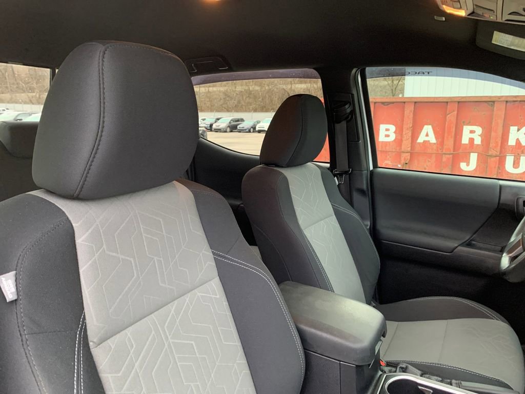 Used 2022 Toyota Tacoma TRD Off-Road w/ Technology Package image 18