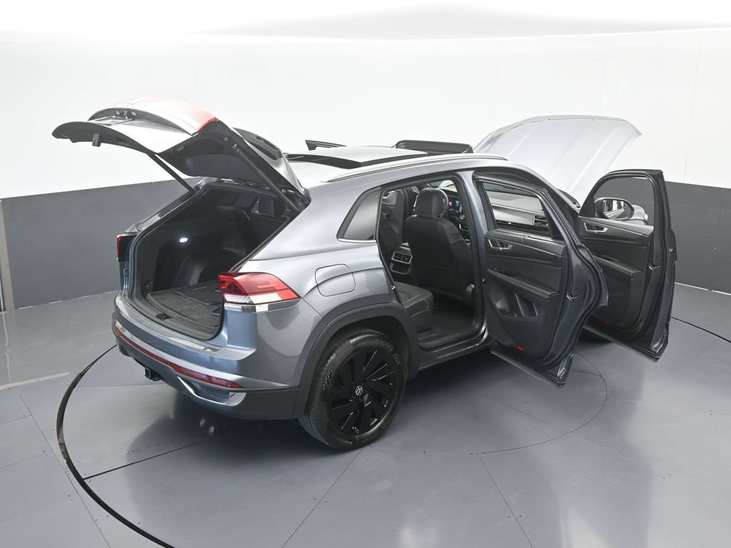 Used 2025 Volkswagen Atlas Cross Sport SE w/ Panoramic Sunroof Package FWD image 75