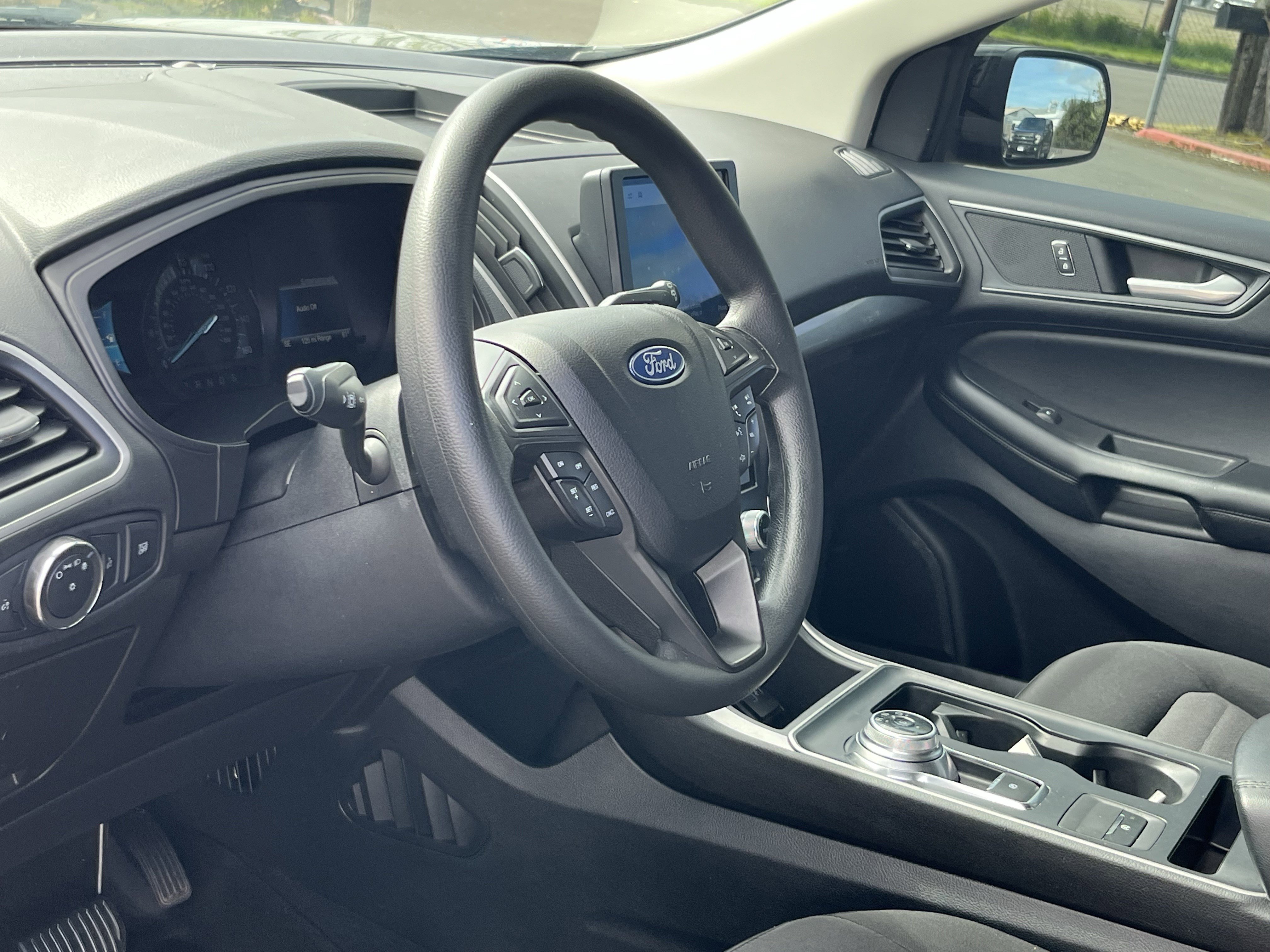 Used 2022 Ford Edge SE w/ Black Appearance Package image 9