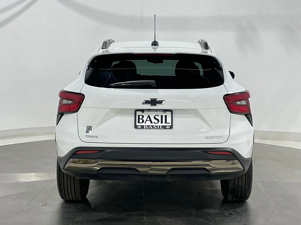 Used 2025 Chevrolet Trax ACTIV w/ Sunroof Package FWD image 12
