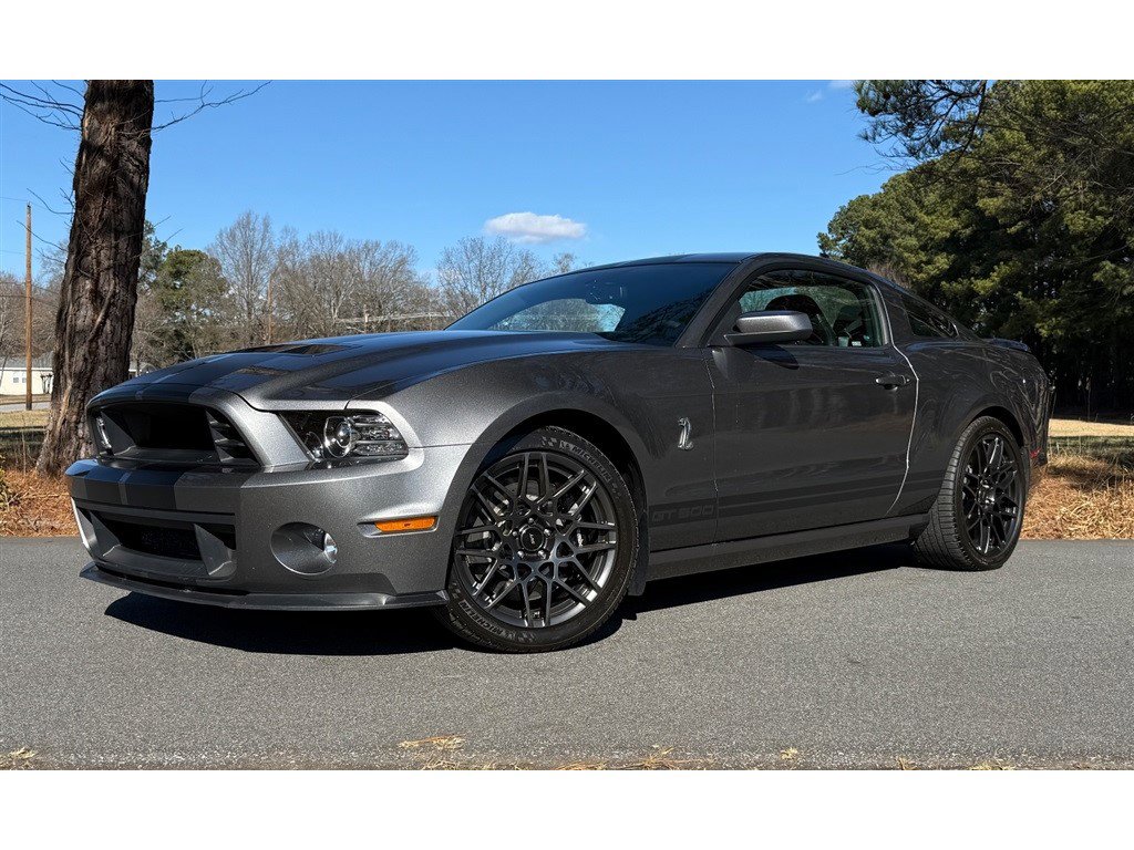 Used 2013 Ford Mustang Shelby GT500 image 2