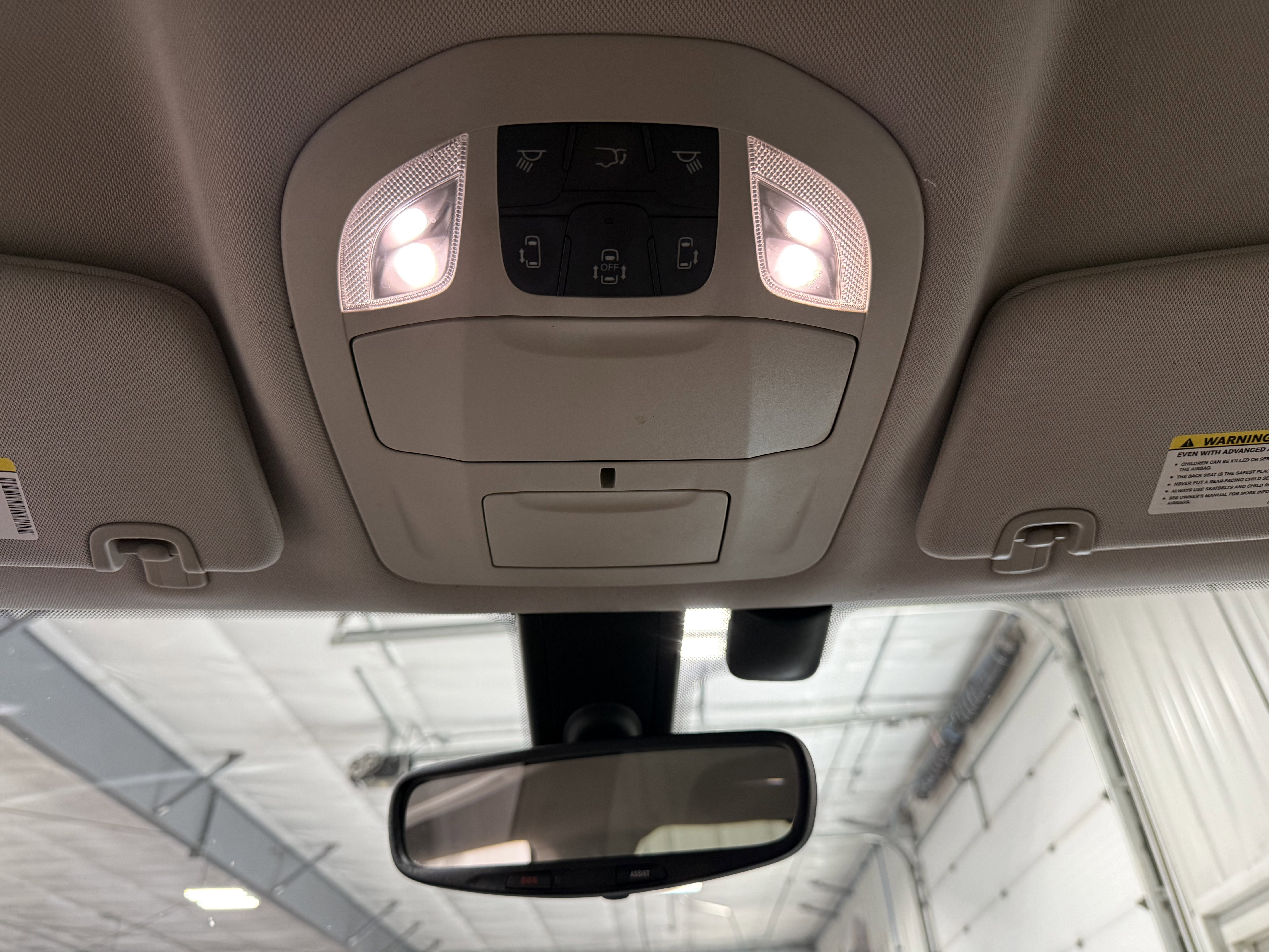 Used 2018 Chrysler Pacifica Touring-L FWD image 21