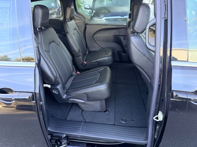 New 2027 Chrysler Pacifica LX FWD image 23