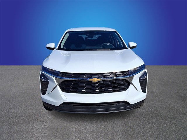 Used 2025 Chevrolet Trax LS w/ LS Convenience Package image 2