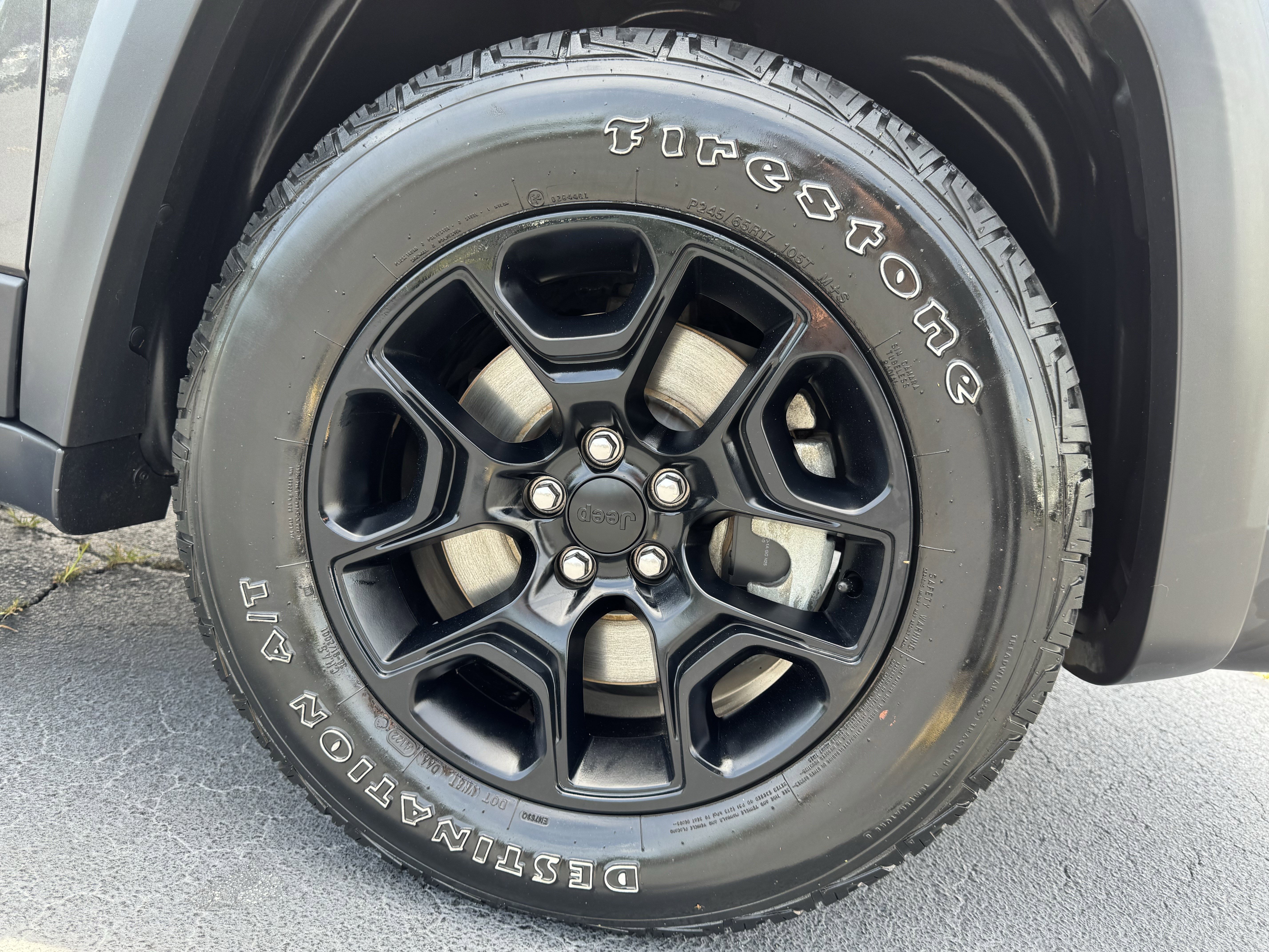 Used 2022 Jeep Cherokee Latitude AWD/4WD image 14