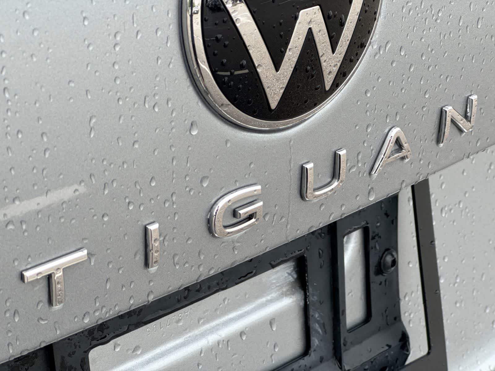 Used 2023 Volkswagen Tiguan SE R-Line FWD image 19