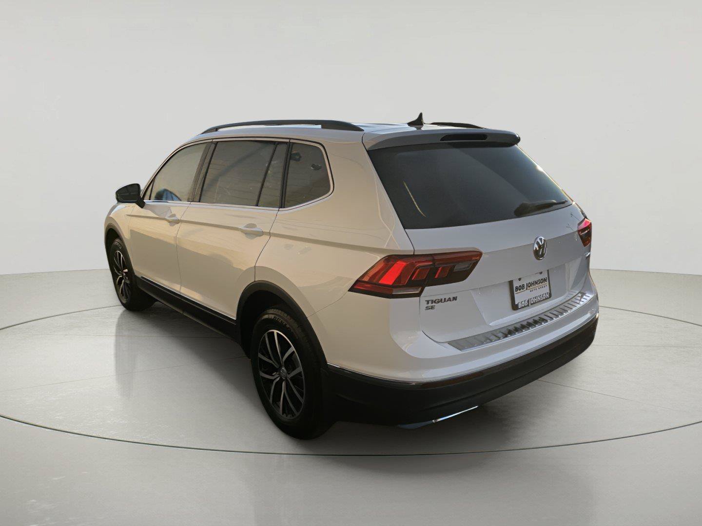 Used 2021 Volkswagen Tiguan SE w/ Panoramic Sunroof Package AWD/4WD image 5
