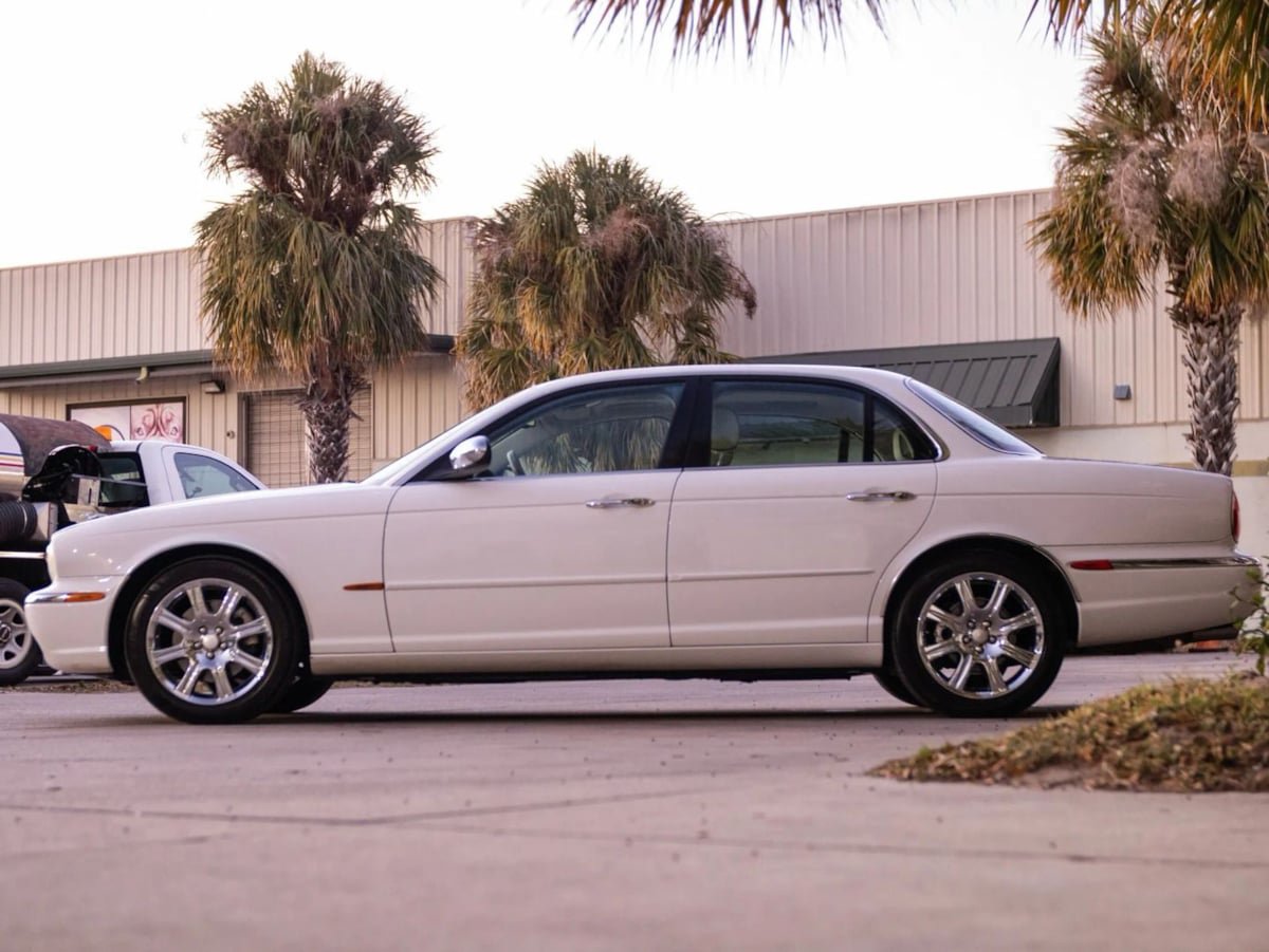 Used 2004 Jaguar XJ8 RWD image 9