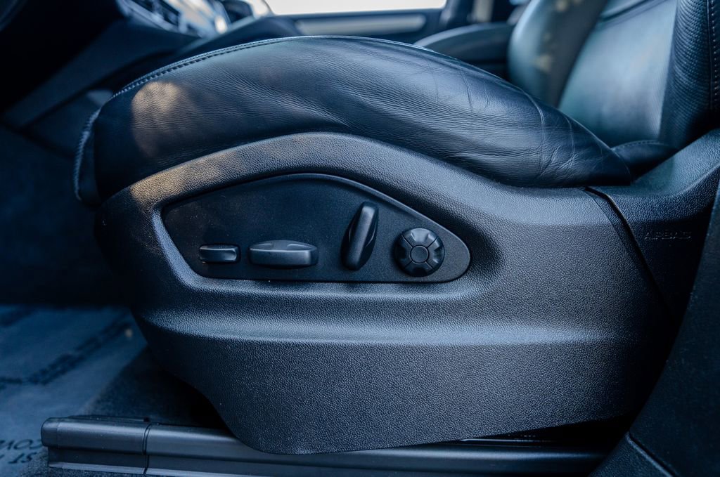 Used 2022 Porsche Cayenne Platinum Edition image 17