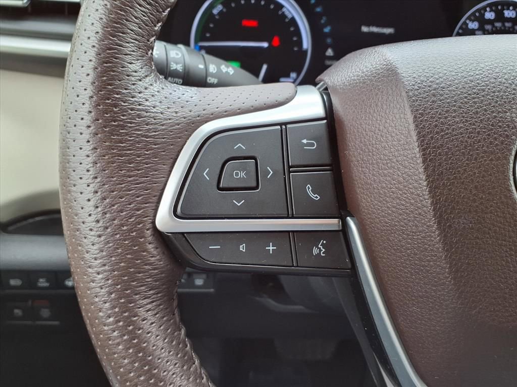 Used 2023 Toyota Sienna Platinum image 24