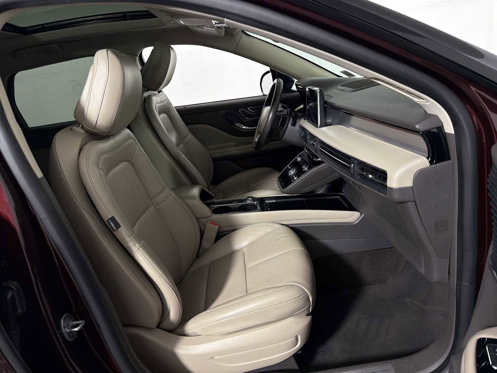 Used 2020 Lincoln Corsair AWD w/ Premium Package image 24